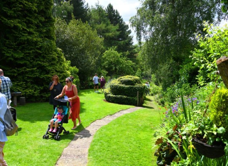 Other image for Sun shines on Cawthorne garden event